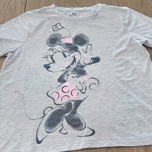 Disney Minnie Mouse Boxy T-Shirt Women's Size XL - Minnie Distressed Graphic - Picture 1 of 15